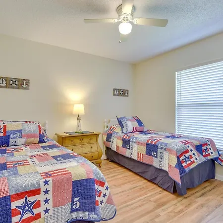 Bradenton Vacation Rental Home Patio And Backyard
